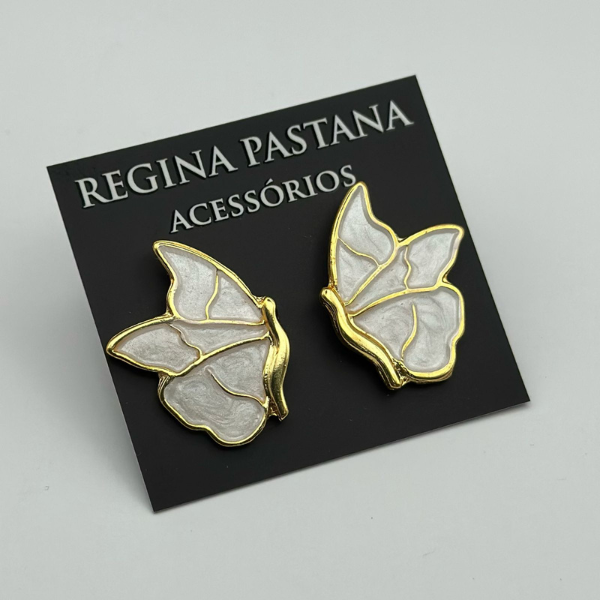 Brinco Borboleta Média – Pintado à Mão com Banho Cataforético
